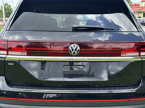 Used 2024 Volkswagen Atlas SE FWD image 10