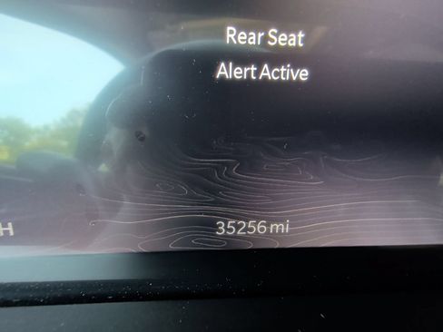 Used 2023 Jeep Grand Cherokee Limited AWD/4WD image 16