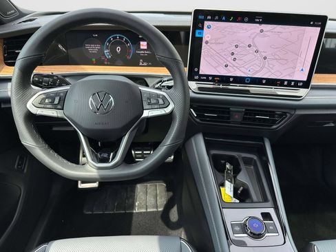 Certified 2026 Volkswagen Tiguan SEL R-Line AWD/4WD image 8