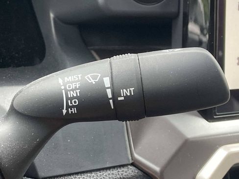 Used 2025 Toyota Tacoma TRD Off-Road AWD/4WD image 31