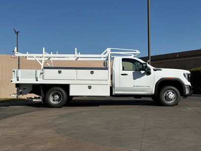 New 2026 GMC Sierra 3500 Pro w/ Convenience Package