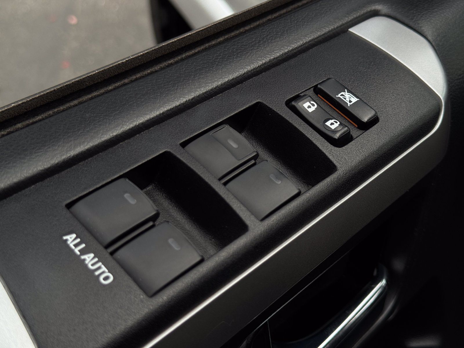 Used 2019 Toyota 4Runner SR5 AWD/4WD image 13