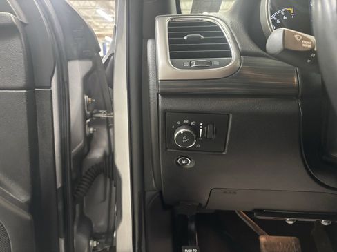 Used 2019 Jeep Grand Cherokee Laredo image 16