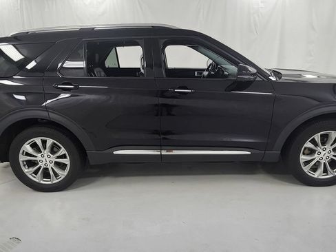 Used 2022 Ford Explorer Limited w/ Equipment Group 301A AWD/4WD image 2