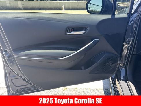 Certified 2025 Toyota Corolla SE FWD image 4