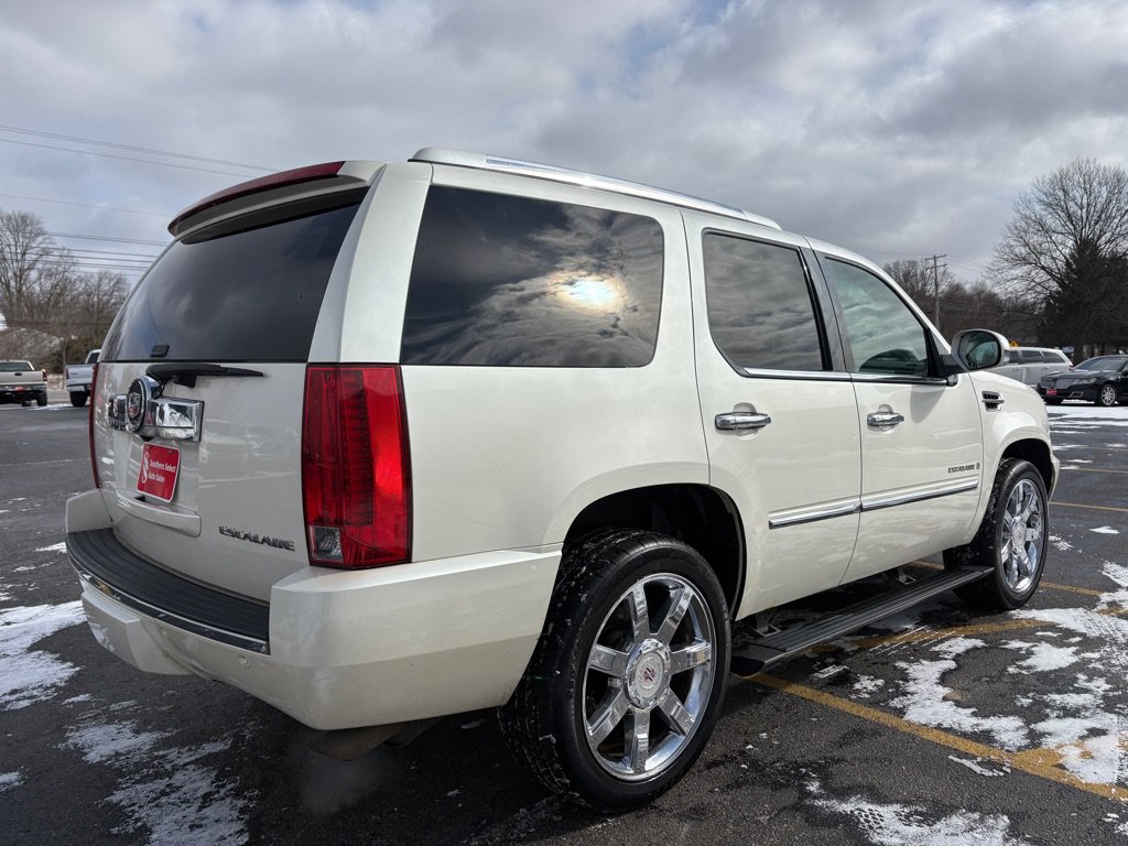 Used 2007 Cadillac Escalade AWD w/ Information Package image 6