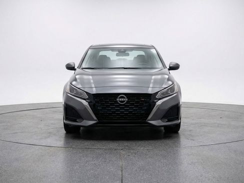 Used 2025 Nissan Altima 2.5 SV FWD image 2