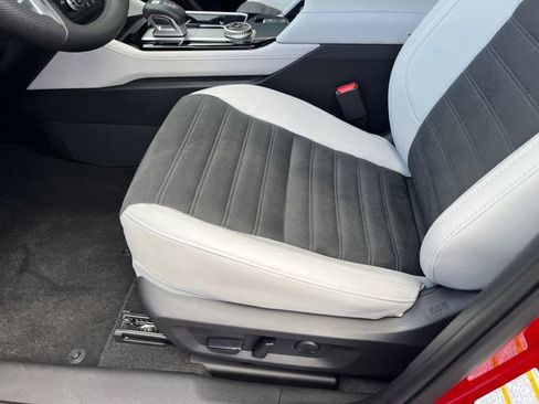 New 2025 Mitsubishi Outlander SE image 15