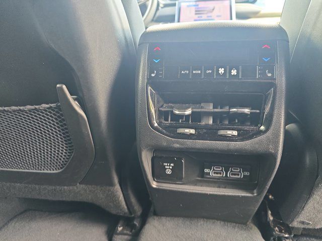 Used 2022 Jeep Grand Cherokee Overland w/ Luxury Tech Group IV AWD/4WD image 22