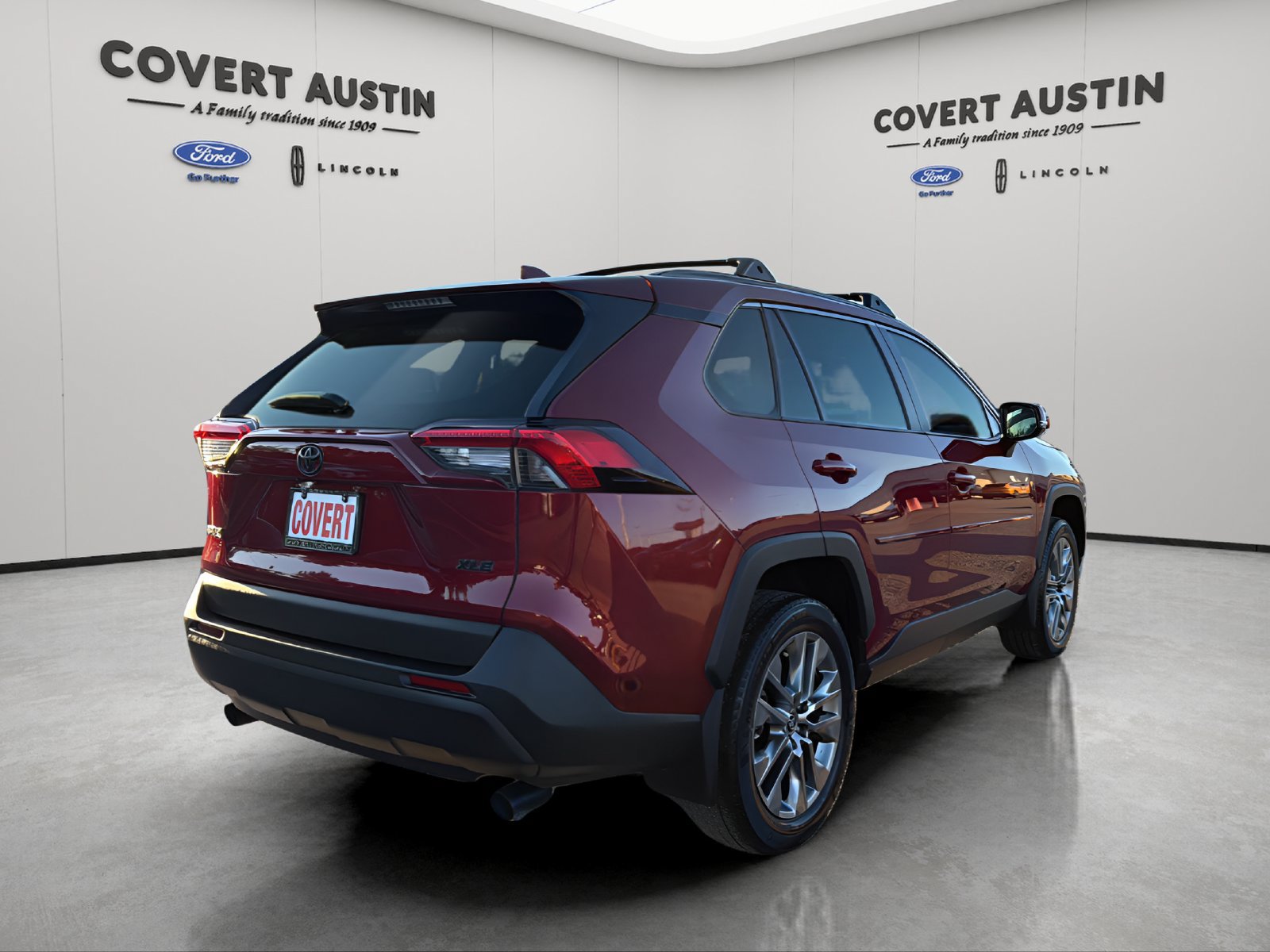 Used 2024 Toyota RAV4 XLE Premium FWD image 4