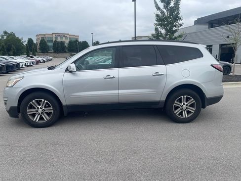 Used 2017 Chevrolet Traverse LT FWD image 4