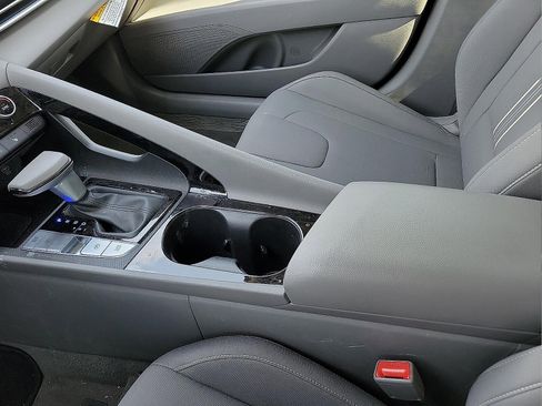 Used 2024 Hyundai Elantra SEL w/ Convenience Package image 20