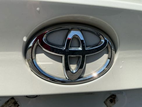 Used 2021 Toyota C-HR XLE FWD image 21