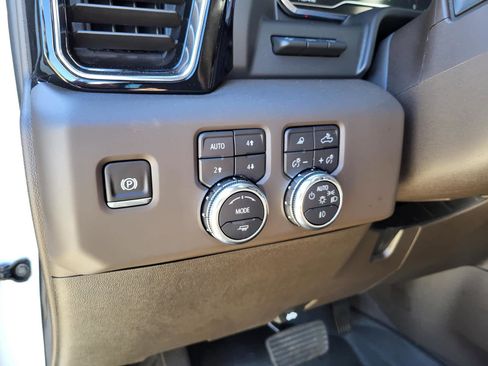 Used 2025 GMC Sierra 2500 Denali w/ Denali Reserve Package image 17