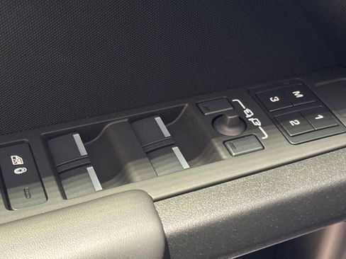 New 2026 Land Rover Defender 110 OCTA AWD/4WD image 9