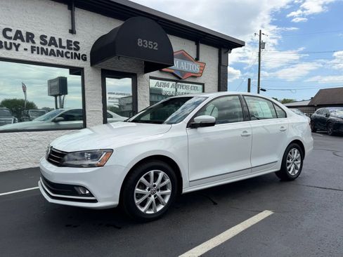 Used 2017 Volkswagen Jetta SEL FWD image 4