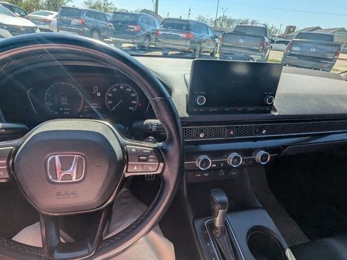 Used 2022 Honda Civic Sport image 9