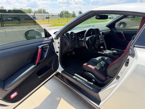 Used 2013 Nissan GT-R Black Edition AWD/4WD image 21