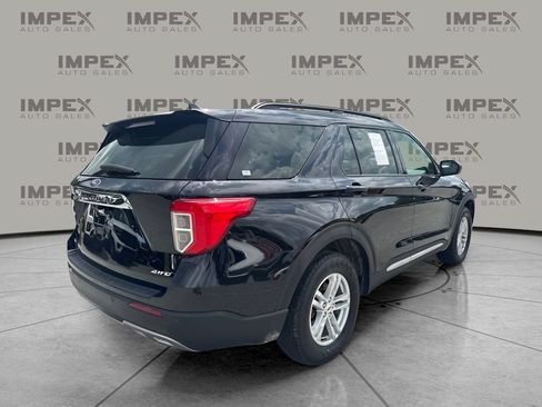Used 2023 Ford Explorer XLT w/ Equipment Group 202A AWD/4WD image 5