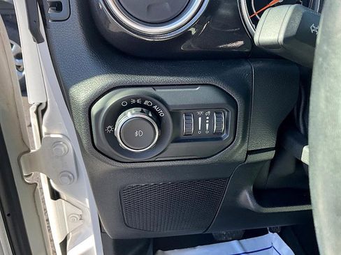 Used 2021 Jeep Wrangler Unlimited Sahara image 15