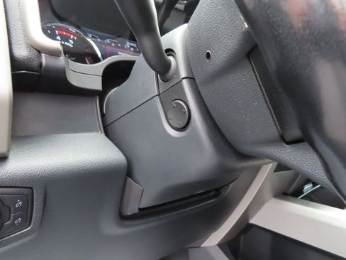 Used 2022 Ford F250 Lariat w/ Black Appearance Package image 34