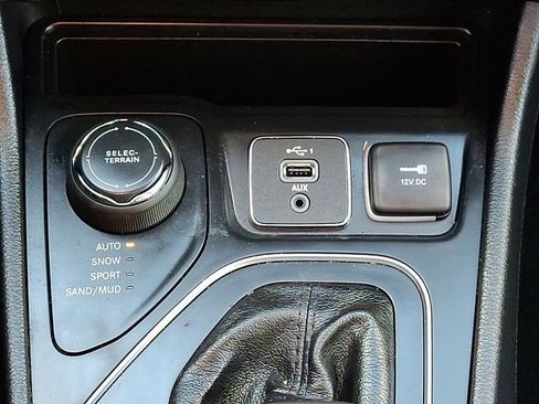 Used 2019 Jeep Cherokee Latitude Plus w/ Cold Weather Group image 26