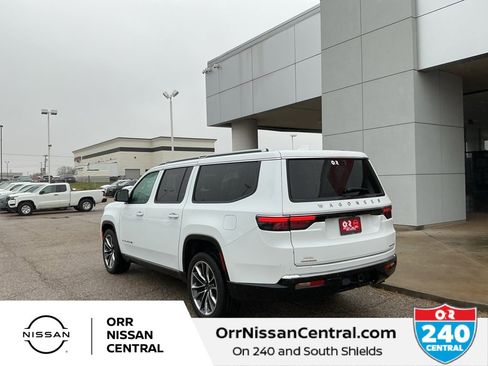 Used 2023 Jeep Wagoneer L Series III w/ Premium Group I image 7