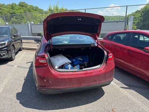 Used 2017 Chevrolet Malibu LT w/ Leather Package FWD image 16