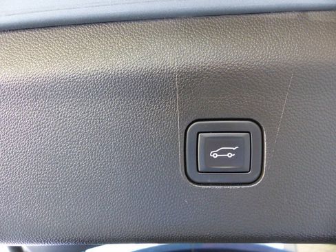 Used 2023 Buick Enclave Essence AWD/4WD image 42