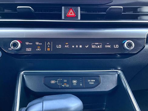 Certified 2025 Kia Carnival SX Prestige FWD image 35