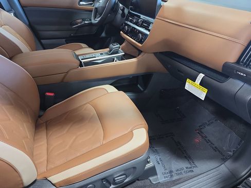 New 2026 Nissan Pathfinder Platinum FWD image 10