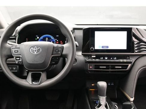 Used 2025 Toyota Camry LE FWD image 10