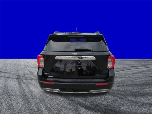 Certified 2023 Ford Explorer XLT w/ Equipment Group 202A RWD image 5