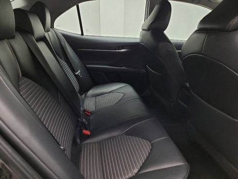 Used 2022 Toyota Camry SE image 19