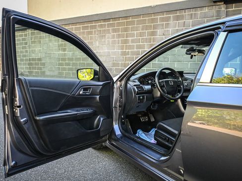 Used 2016 Honda Accord Sport image 7