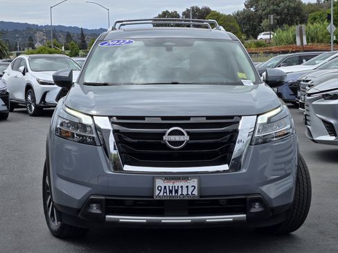 Used 2022 Nissan Pathfinder Platinum w/ Cargo Package AWD/4WD image 2