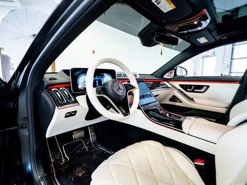 Used 2023 Mercedes-Benz Maybach S 680 4MATIC w/ Manufaktur Leather Package image 29