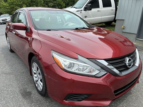 Used 2017 Nissan Altima 2.5 S w/ Power Driver Seat Package FWD image 3