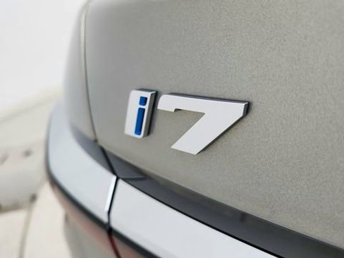 Used 2023 BMW i7 xDrive60 image 17
