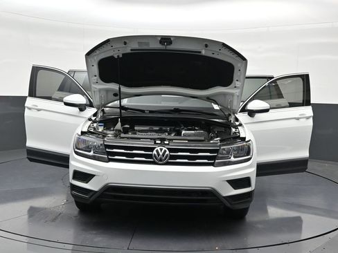 Used 2021 Volkswagen Tiguan SE w/ Panoramic Sunroof Package image 37