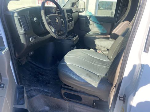 Used 2017 Chevrolet Express 2500 RWD image 19