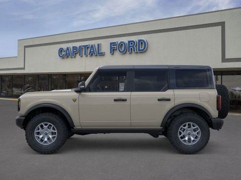 New 2025 Ford Bronco Badlands image 3