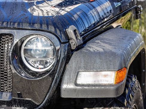 Certified 2022 Jeep Wrangler Unlimited Willys image 5