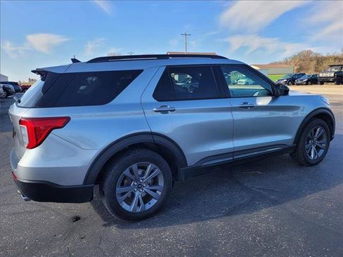 Certified 2023 Ford Explorer XLT w/ Equipment Group 202A AWD/4WD image 5