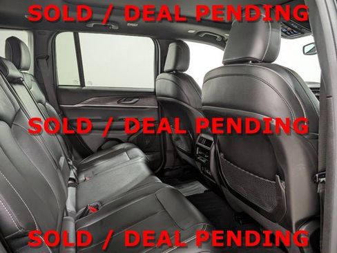 Used 2024 Jeep Grand Cherokee Limited w/ Black Appearance Package image 17