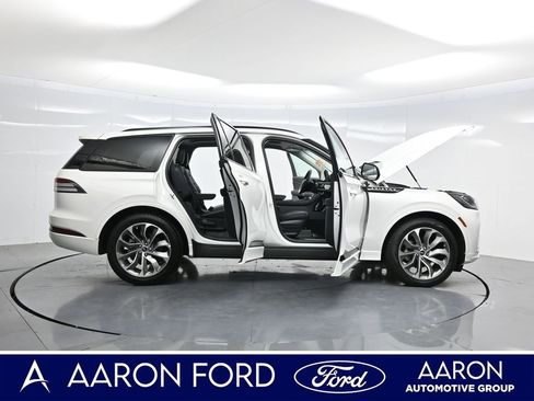Used 2025 Lincoln Aviator 2WD w/ Jet Appearance Package image 4