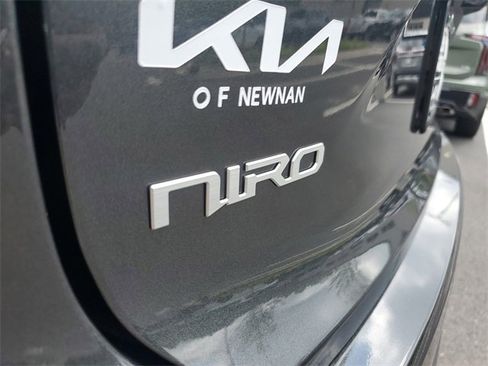 New 2025 Kia Niro SX Touring image 5