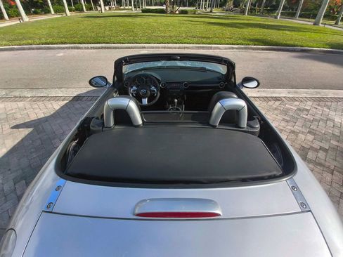 Used 2006 MAZDA MX-5 Miata Grand Touring RWD image 18