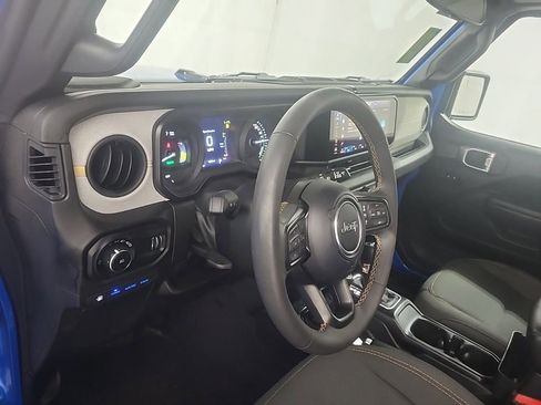 Used 2024 Jeep Wrangler Unlimited w/ Convenience Group AWD/4WD image 7