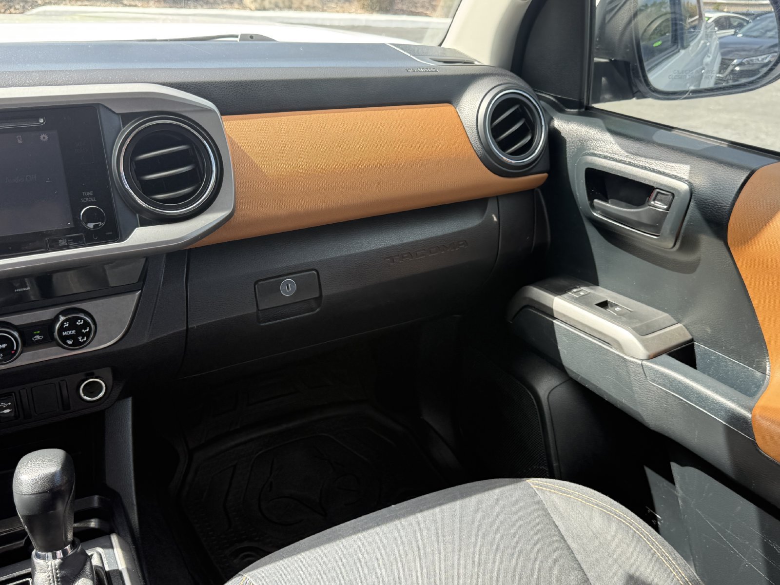 Used 2017 Toyota Tacoma SR5 RWD image 21